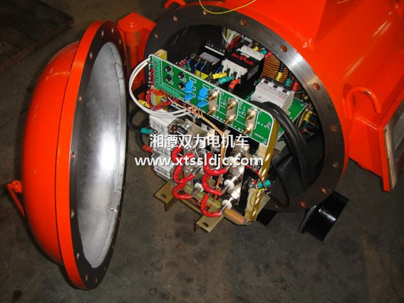 充電機(jī)一.jpg 充電機(jī)一.jpg